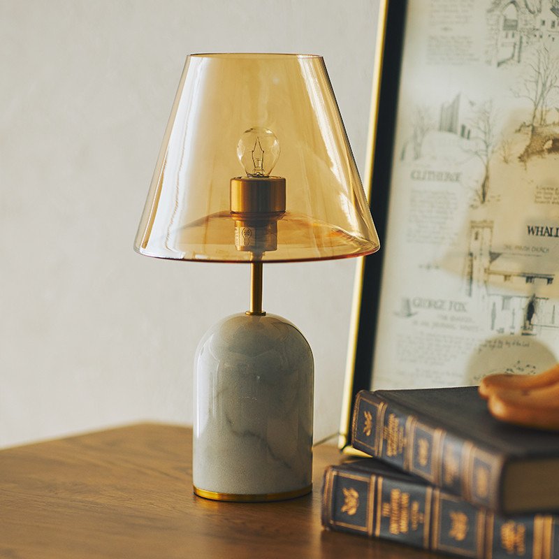 大理石の重厚感溢れる【Derta テーブルランプ】 | News ニュース