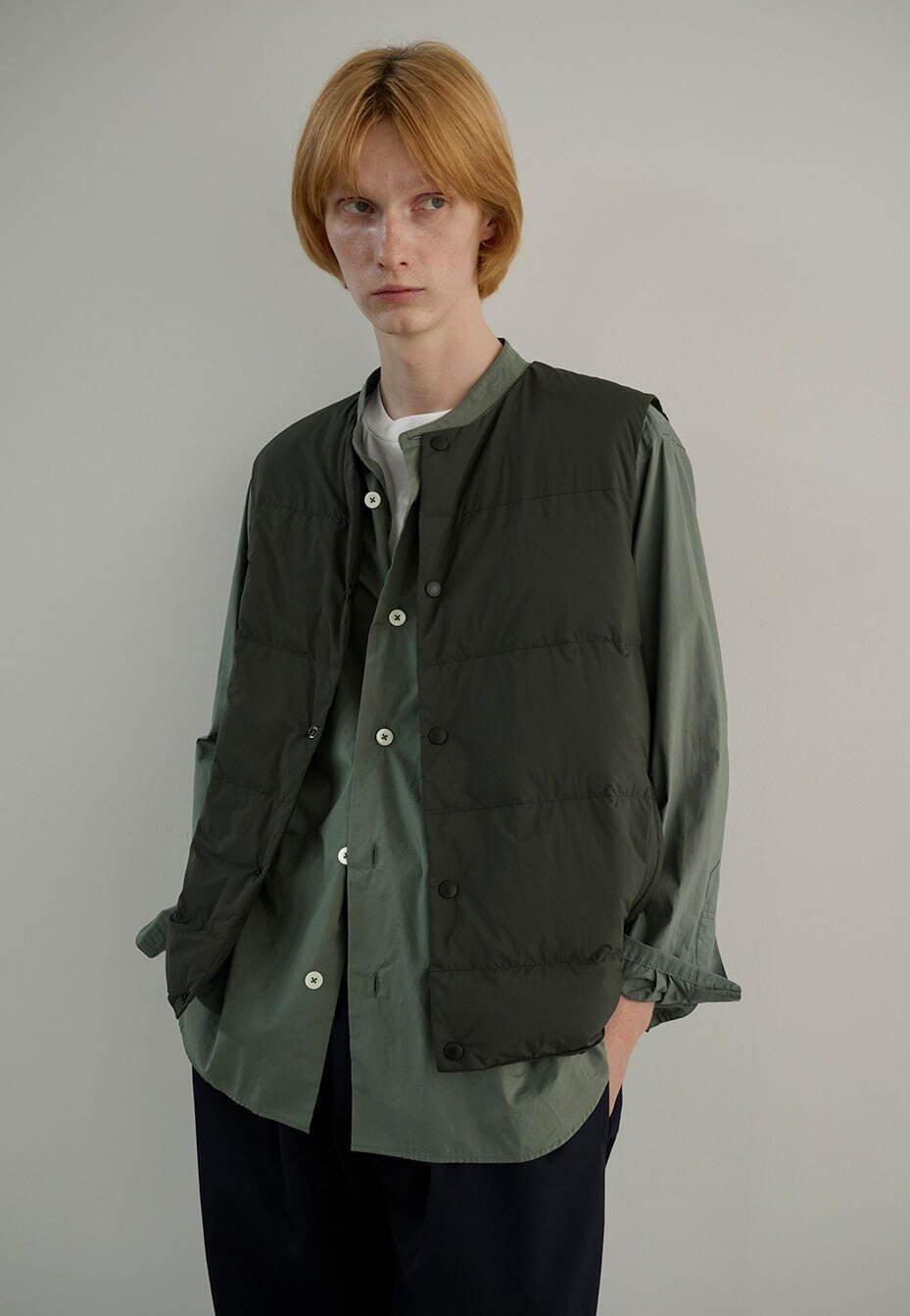 マーガレット・ハウエル×ミズノ“軽くて暖かい”ダウンベスト＆スカーフ