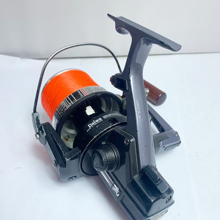 DAIWA ダイワ TOURNAMENT 磯 スピニングリール 遠投 SS-3000 - 中古