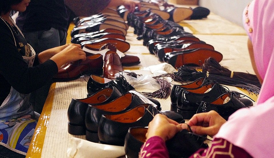 ストレートチップ ジャランスリワヤ ジャラン スリウァヤ ビジネス