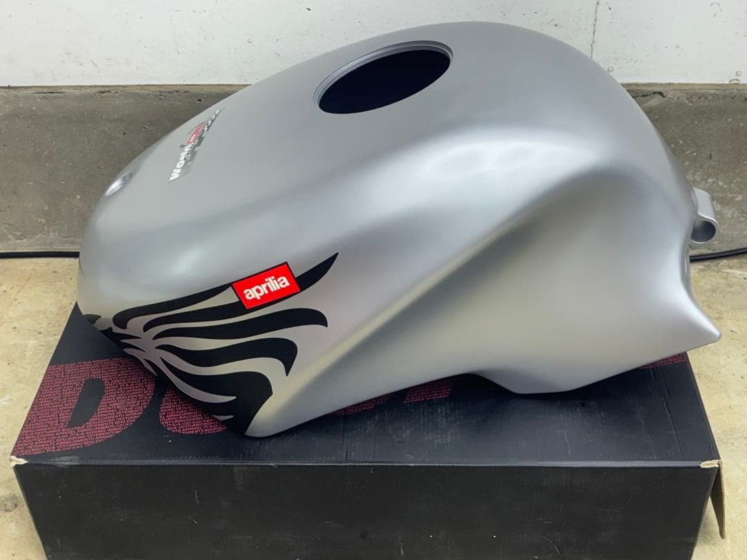アプリリア　rs50 タンクカバー ウェビックガレージセール | アプリリア RS50 タンクカバー 割れなし