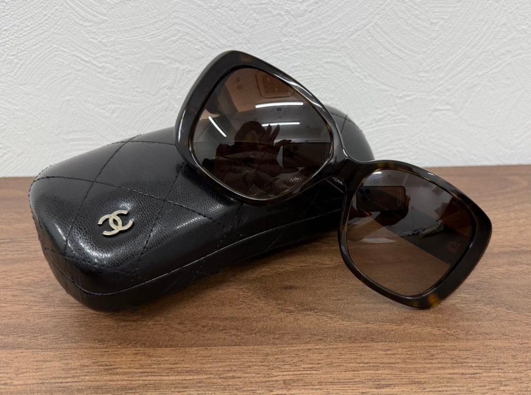 Wりーちゃんさま専用　CHANEL シャネル サングラス ココマーク ケース付 CHANEL】美品 UVサングラス パープル系 サングラス ケース付き ココ