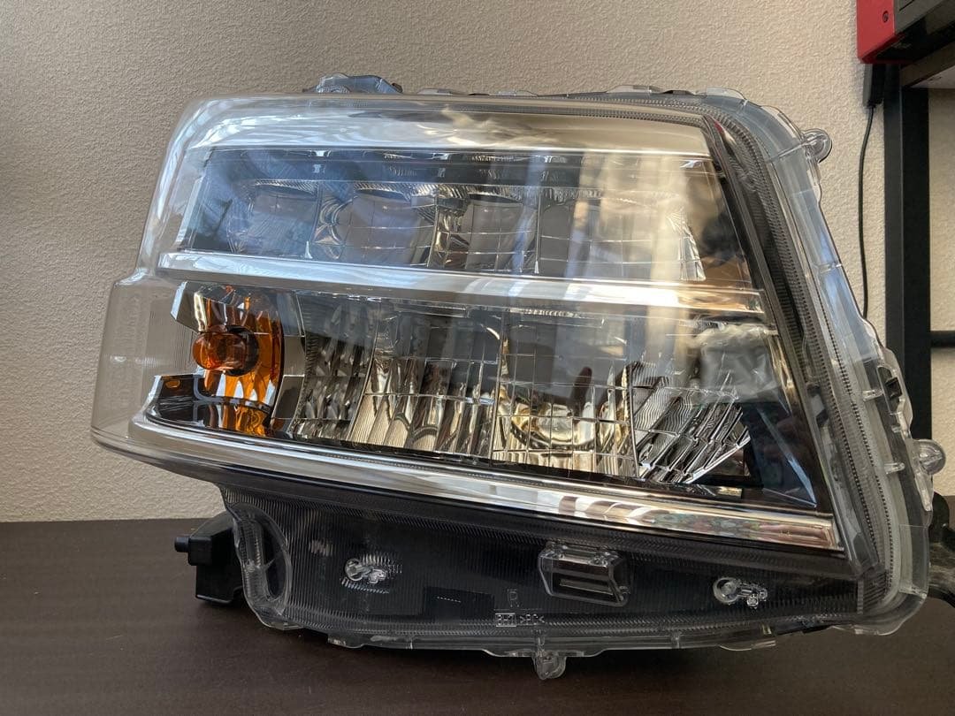 ハイゼット(S700V) 右ヘッドランプ　美品 レンズ綺麗】ハイゼットカーゴ S700V/S710V 純正LEDヘッドライト 右