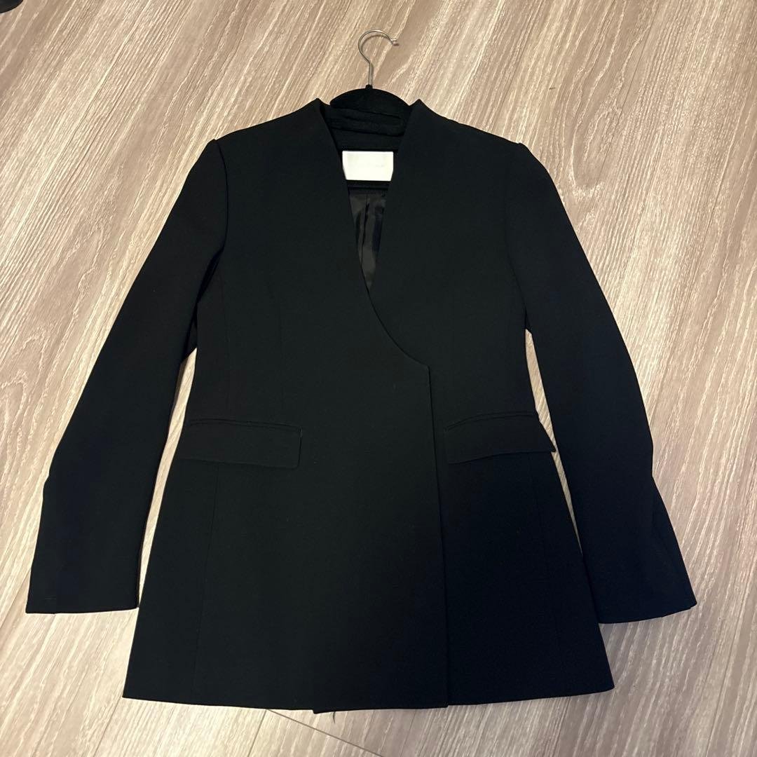 mame kurogouchi 黒　2022AW ジャケット　美術館ジャケット Mame Kurogouchi マメクロゴウチ Collarless Double Breasted Suit